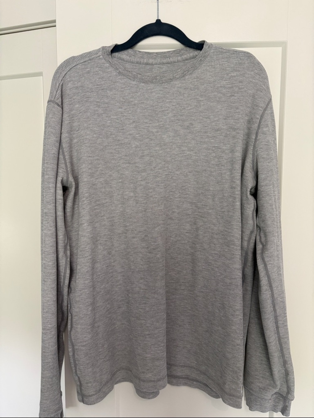 Vuori Men's Long-Sleeve Waffle Crew - Light Gray